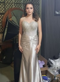 فستان جديد • مقاس M • توصيل متوفر