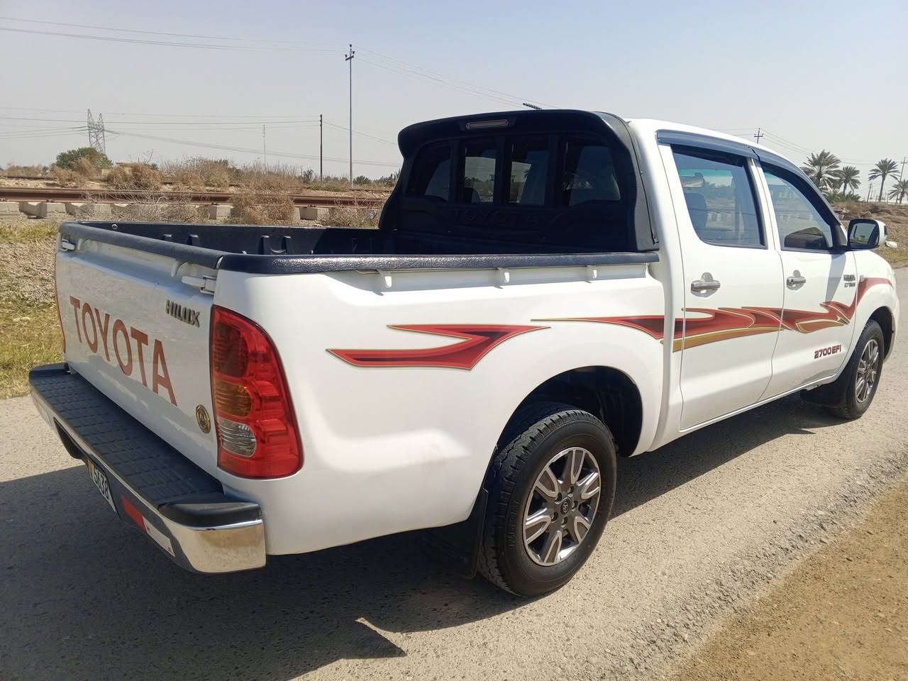 تويوتا هايلوكس 2011 كويتي رقم بغداد الجديد
كفاله  من ضربة وصبغ وتبديل  
سلفون الشركه بعدة عل قمارة والبنيد 
كير اوتماتيك 
يدات وشباك مذهبات 
تخم تاير + صدر امامي وخلفي كله جديد 
السيارة مال جناي 
السعر 190 وبيها مجال 
مكاني بغداد التاجي 
***********
