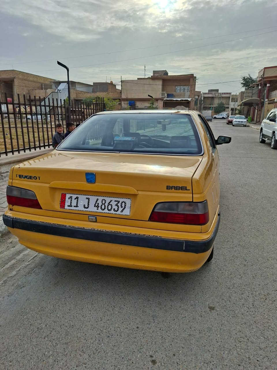 السلام عليكم للبيع بيجو بارص موديل 2015 رقم بغداد بسمي مصفره السياره كفالة عامه من  جميع النواحي كير مكينه بجيس شرط الفحص تخم تاير جديد دوشمه جديده سياره جاهزه ***********
