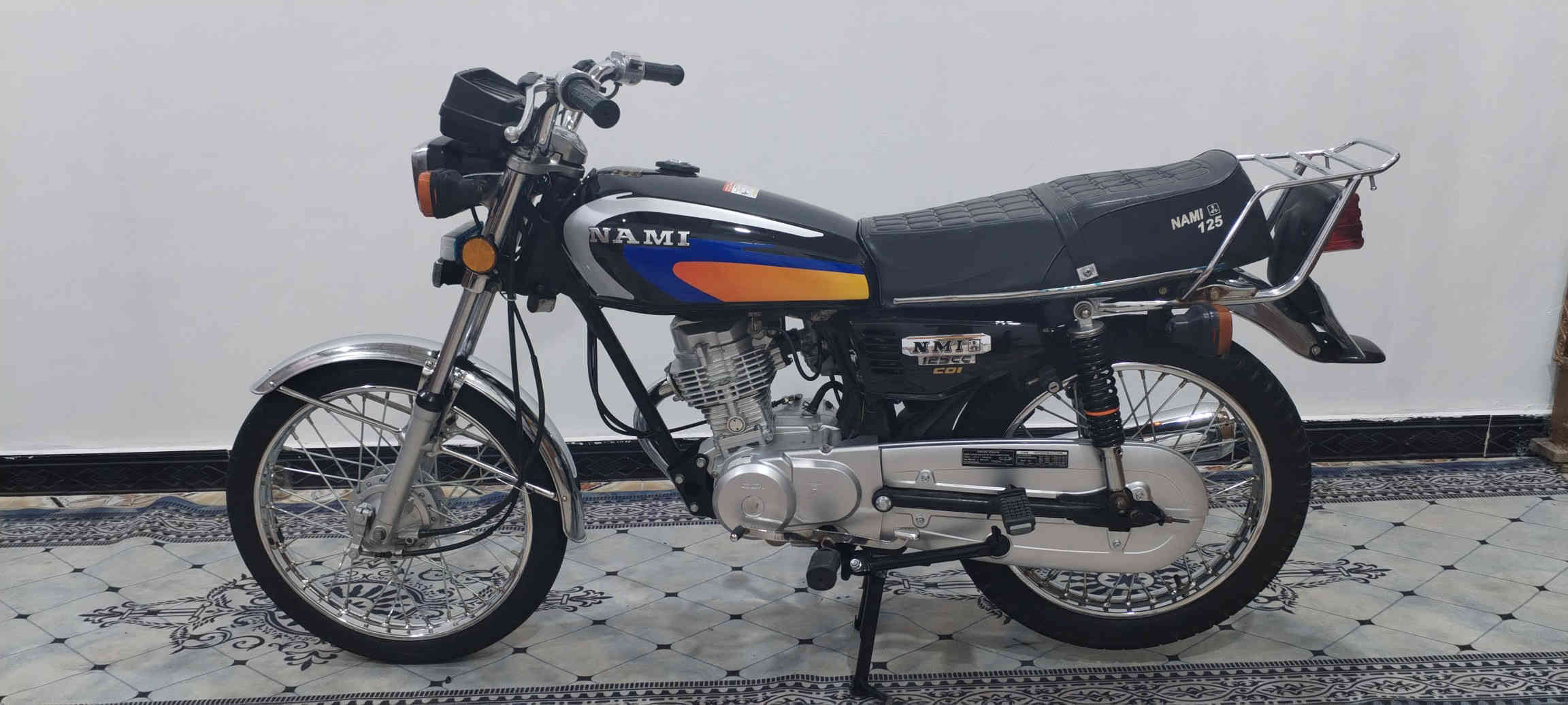 السلام عليكم دراجه نامه شلامجه الأصلي للبيع رقم وسنويه موديل 23 تحويل ثاني يوم كله شغاله السعر مليون و 900 ) 1900 وبيه مجال عنواني بالزبير الشراي يتصل ***********
