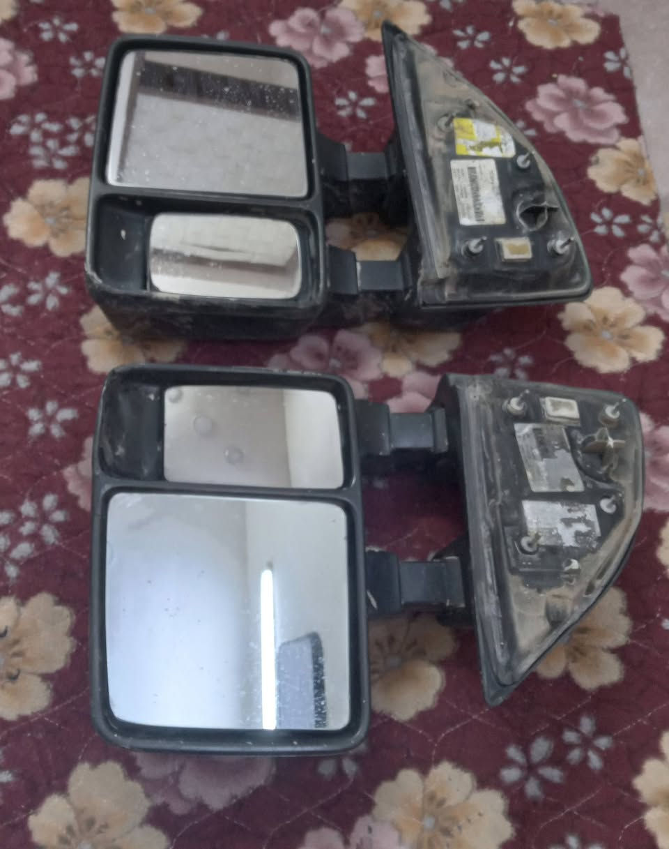 للبيع زوج مرايات فورد 2008 سعرهن ٧٥ الف 
العنوان بغداد مدينة الصدر  ***********
