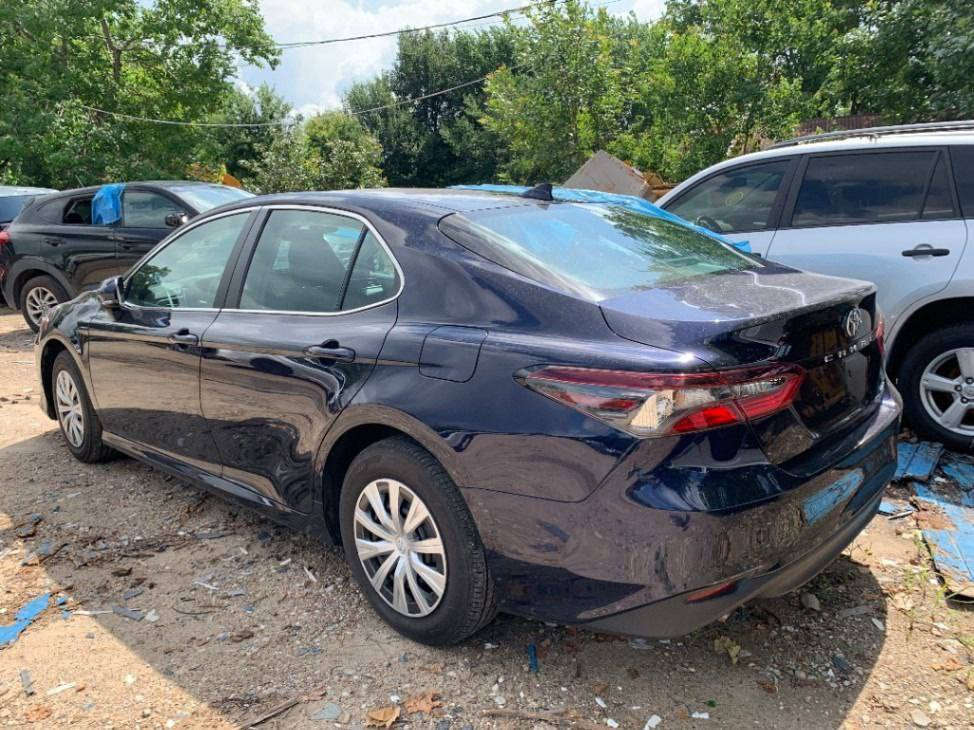 كامري للبيع موديل 2022 LE أمريكي هايبرد لون نيلي محرك 2.5 حادثها موضح في الصورة بدون تكمة فقط تبديل بوب 
 ماشية 71 ألف كيلو متر رقم بغداد 
المكان بغداد 
السعر  178$ 

الهاتف ***********
