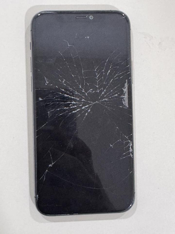 سلام عليكم 
ايفون 11 برو الصغير 
جهاز نظيف بطاريه 83 الجهاز مامفتوح 
فقط بصمه الوجه لاتعمل 
( وبلازمه الشاشه مكسوره وليس الشاشه )(البلازمه) يشهد الله الجهاز ع أيدي مامفتوح 
(سعره 175 ) مكاني كربلاء شارع الحولي 
*********** 
والجهاز وتر بروف ⚡️
