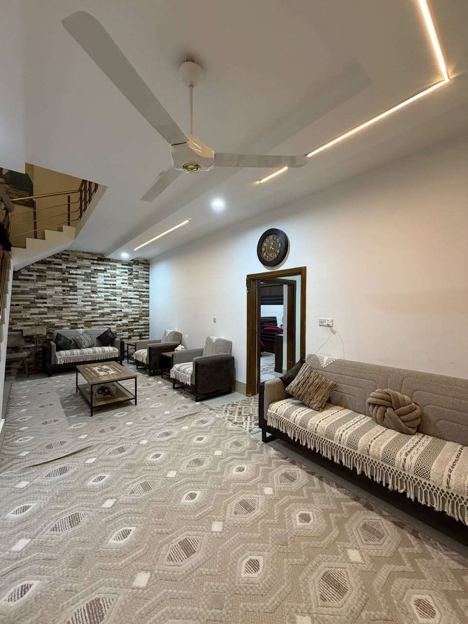 دار  200 متر ركن طابو صرف- حي الواسطي قرب صيدلية الهدى 🔔

المساحة : 200 متر طابو صرف ركن 🔔

الموقع : حي الواسطي قرب صيدلية الهدى وعقارات الذهب قريب جداً من السايدين 📍

⭐️موقع ممتاز جداً جداً وبسعر مناسب ⭐️

يحتوي دار كبير ومشتمل صغير 

الدار  : كراج - استقبال - مطبخ حار وبارد - هول - غرف نوم عدد 3 نوم - مجموعتين صحيات 
المشتمل :
استقبال مع مطبخ - غرفة نوم - صحيات 

••••••••••••••••••••
للسعر علق بـ (تم او السعر ) ليصلك برسالة عبر الخاص تلقائياً ✉️
••••••••••••••••••••

نستقبل كافة عروضاتكم وطلباتكم 🏡 
لبيع - وشراء - وتأجير العـقـارات 

ملاحظة نتعامل بالعقارات الطابو صرف فقط 🔔
بأشراف قانوني 👨‍⚖️

مكتـــب الـــذهـــب للعـقار 
تأسس : 2004 

للأستعلام والاستفسار 
موقع المكتب : كركوك - حي الواسطي شارع مول زياد مقابل ستائر ايلاف وسنتر اليابان 
***********
***********
***********
