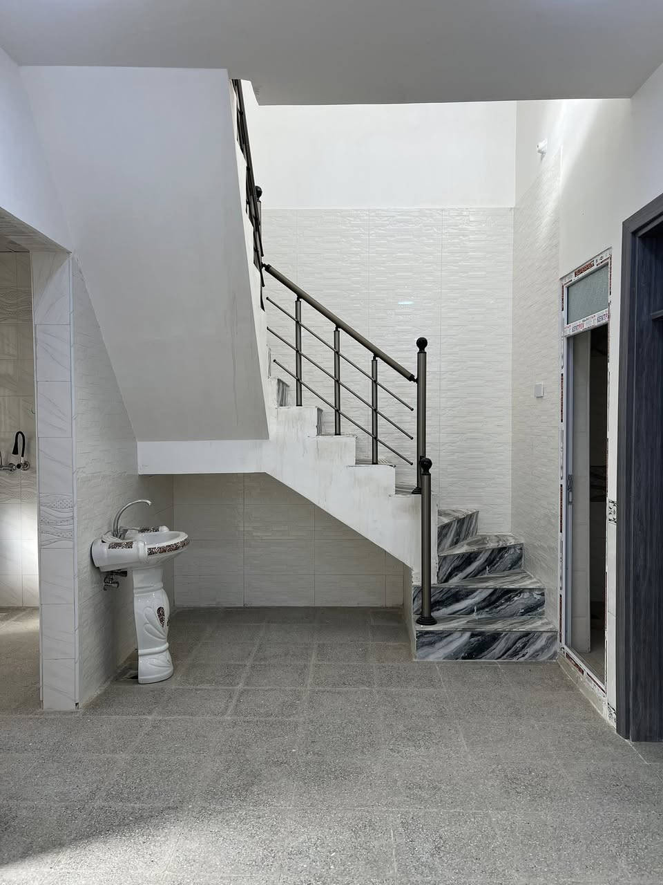 ياالله الهم صلي على محمد وال محمد يوجد بيت مساحة 75متر طابق واحد بناء بلوك بي غرفة وصالة واستقبال ومطبخ وصحيات خدمات ماء مجاري تبليط طابو زراعي قرار محكمة البيع مباشر مع صاحب الارض يصلح للسكن او حسينية للزوار موقع البيت كربلاء مجمع الحوراء قرب جامعة العميد بصف علوه المخضر بيع نقد فقط الاستفسار 
 ***********
***********
واتساب موجود
