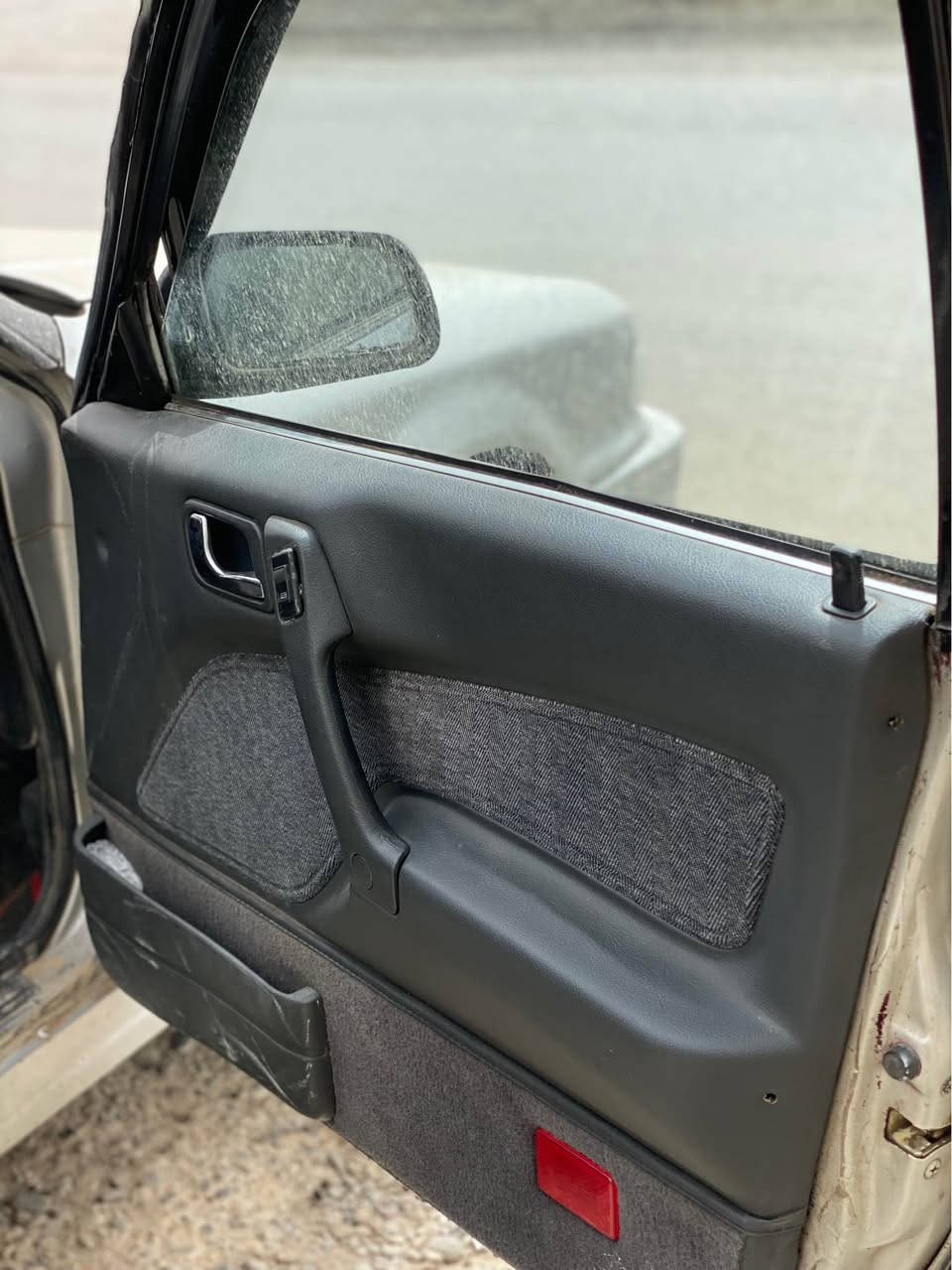 گلانت 
مؤديل ١٩٩٠
فوله به س گير عادي
چوار تايه و ويلي لؤك  لؤكي له ژيره 
سلفه ر 
گيري به شه رت 
مه كينه ي ئه ورو پي بؤ به ستراوه  به شه رت 
ته قه و ره قه به شه رت 
بي ده عم 
بئ ليدران 
بئ خايس 
هه ردو لايتي پيشه وه ي لؤك 
كاره بايي كامل كامل به شه رت 
گه رمي مه زبوت 
هه مو گيجه كاني ئيشه كات 
گيچي حه ماوه
گيجي به نزين 
سورعه ت 
فره ي كرينگ 
كامل مه زبوت  
 چوار جامي كاره با 
سه ياره كه  هي ده ستي خؤمه  هي مه عره ز نيه
 ٢٤ وه ره قه و مه جاله كي برايانه  ***********
e سوران, أربيل
