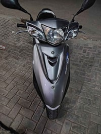 دراجه بريز بغبغاء نوزل دراجه بحاله الوكاله مكاني بغداد مدينه الصدر 077...