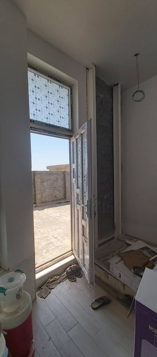 دار زراعي للبيع
المساحة الكلية / ٢٠٠م²
مساحة تحت البناء / ١٨٠م² تقريباً
المواصفات/ متكون من طابقين طابق أرضي هيكل حالياً
وطابق أول كامل كما موضح بالصور
الموقع / كربلاء الهندية (طويريج) الحولي
في الفرع مابين مطعم السفير و مجمع الأسدي موقع ممتاز ثالث بيت عن الشاع الحولي.
للإستفسار الإتصال على الرقم / ***********
