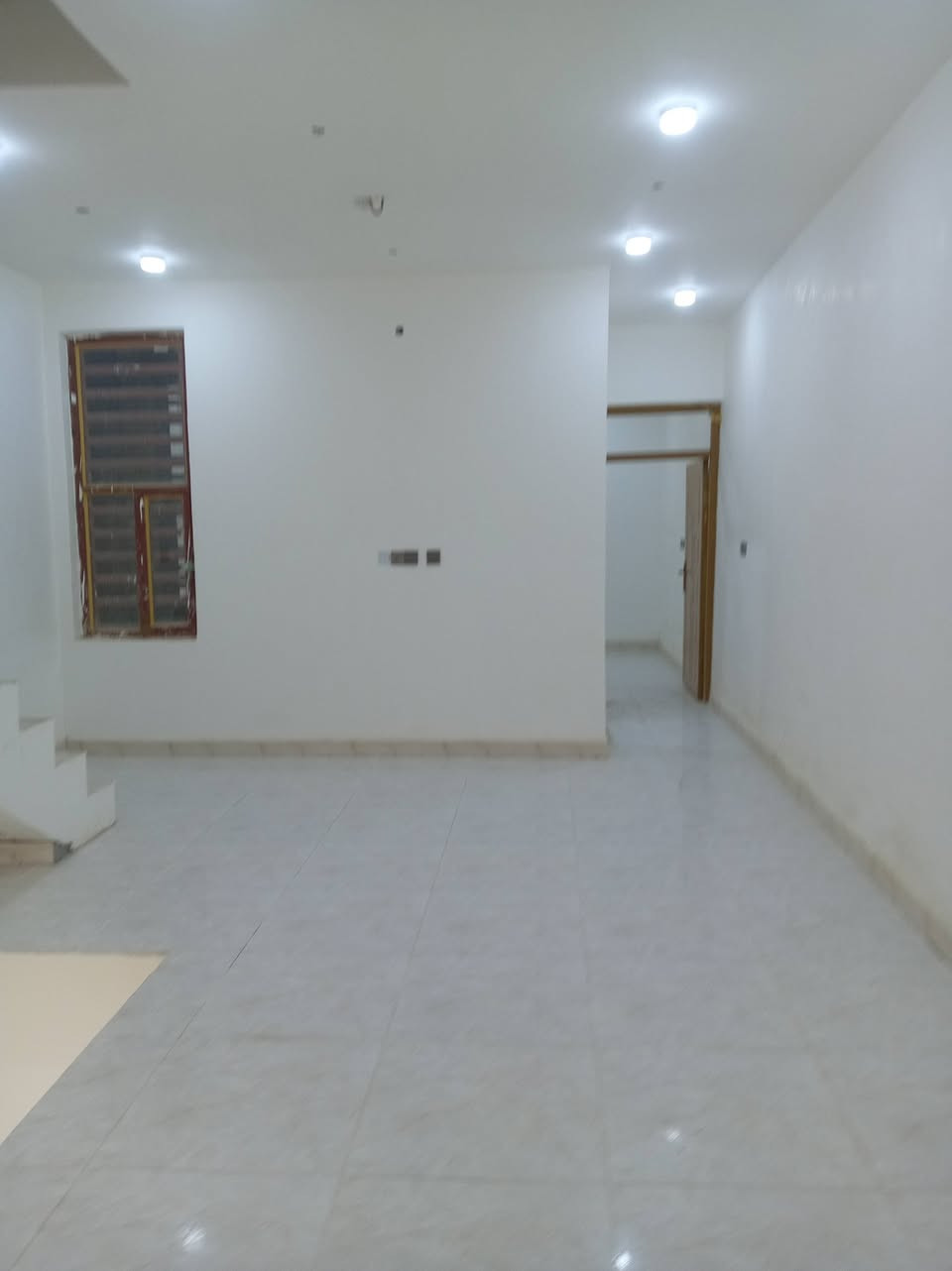 السلام عليكم

بيت للبيع 100 متر 5 في 20 طابقين

بلسكان الصناعي كافة الاخدمات تبليط

غرف عدد 3 صحيات عدد 3 صاله عدد 2
مطبخ استقبال

لتواصل والاستفسار ***********
