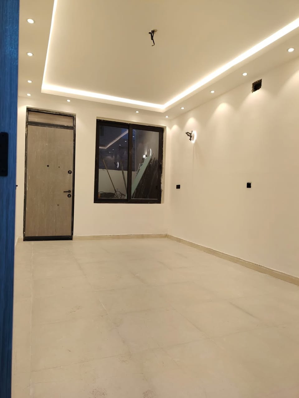 #لدينا_دار_للبيع مساحه 100 متر واجهه 6 وربع ونزال 16 طابو زراعي سند 25 قرار محكمه البيت يحتوي على 2 غرف نوم وصاله وستقبال ومطبخ  العنوان بغداد الدورة مدخل البوعيثه مجمع السلطان ثالث  
هاتف ***********
