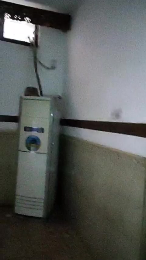 السلام عليكم بيت للبيع 200 متر في زين القوس شارع المله طابقين مبنيات ثنيهن ما بي نقص للتفاصيل اكثر تصال ع رقم ***********
