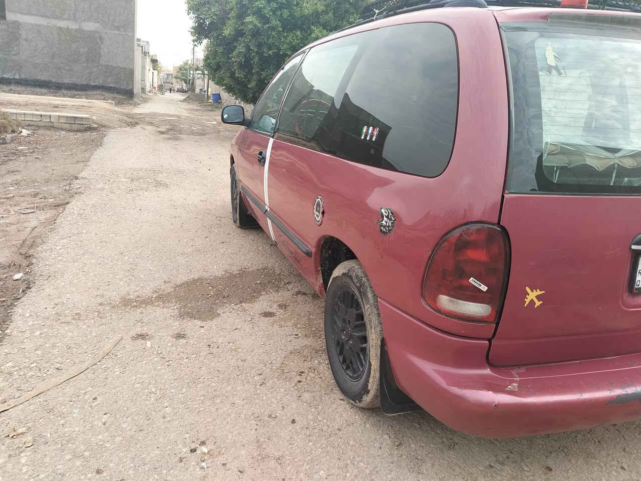 السلام عليكم  سياره دوج كرفان موديل 2000السياره خير من الله المكينه كالوبر بلادي الحداديه 60/100 المكان ديالى جديده الشط  سعر 45وبيه بسيط الاستفسار  ***********
