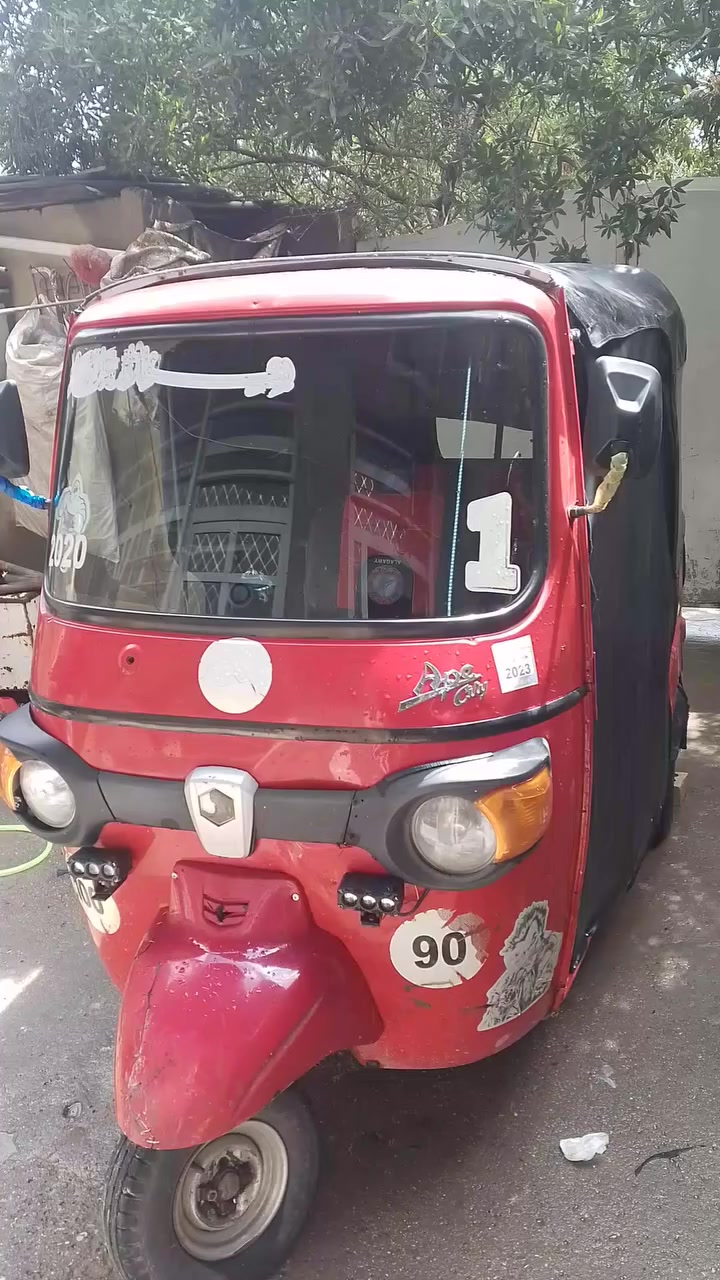 لام عليكم تكتك بياحو موديل 18وبيها مكينه 21تي في اس عنوان بغداد ابو دشير ***********السعر 2ونص
