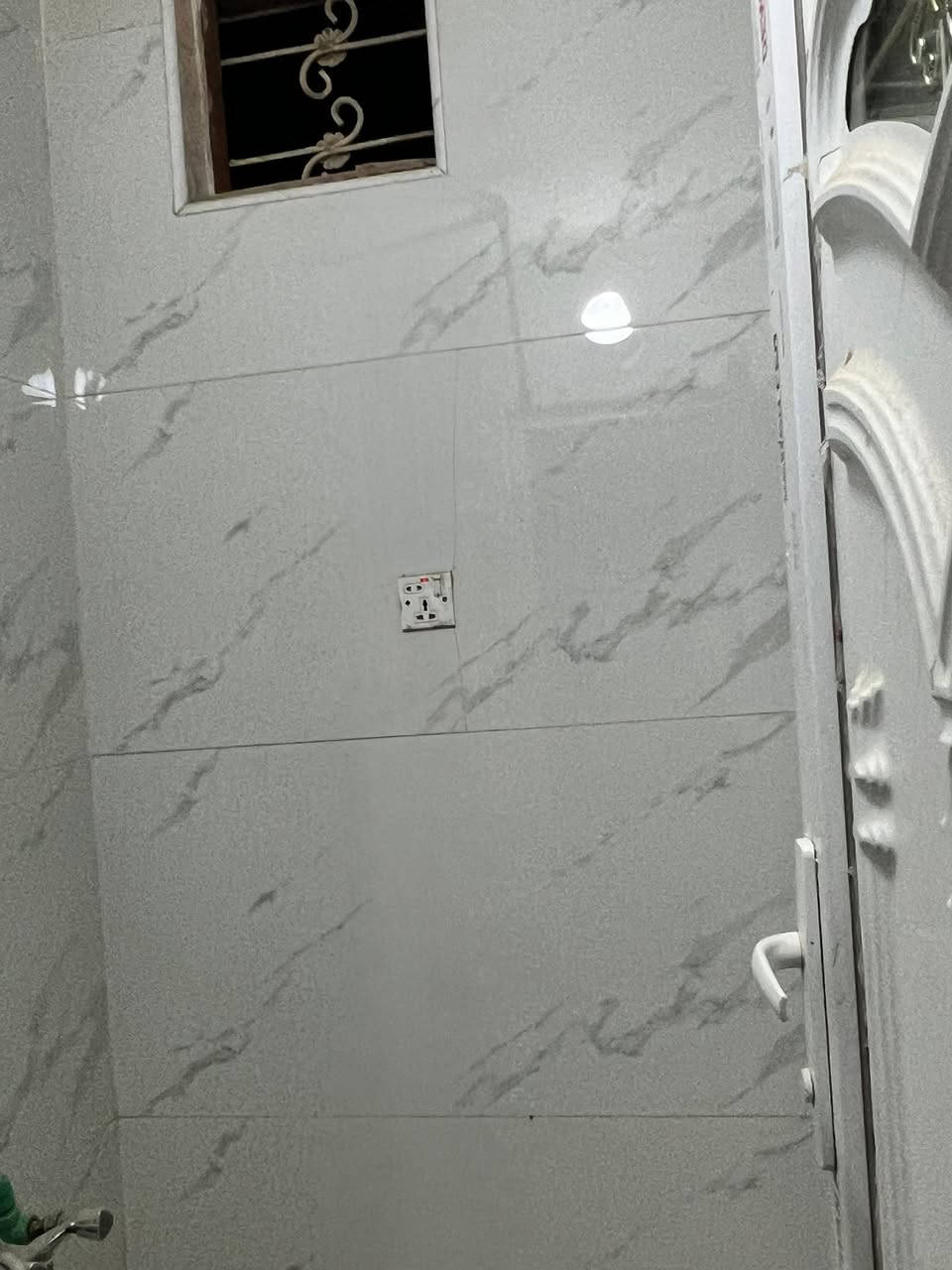 خاص بمكتب عصام للعقار 🏪
بيت طابقين  للايجار 🏠

العنوان 📍حي الفداء _شارع المدارس_قرب المدرسة الصينية

المشتملات👇🏻

(٣غرف نوم) وصالة واستقبال ومطبخ وصحيات 

يجاره (٣٠٠ قفل)

للأستفسار ☎️***********
