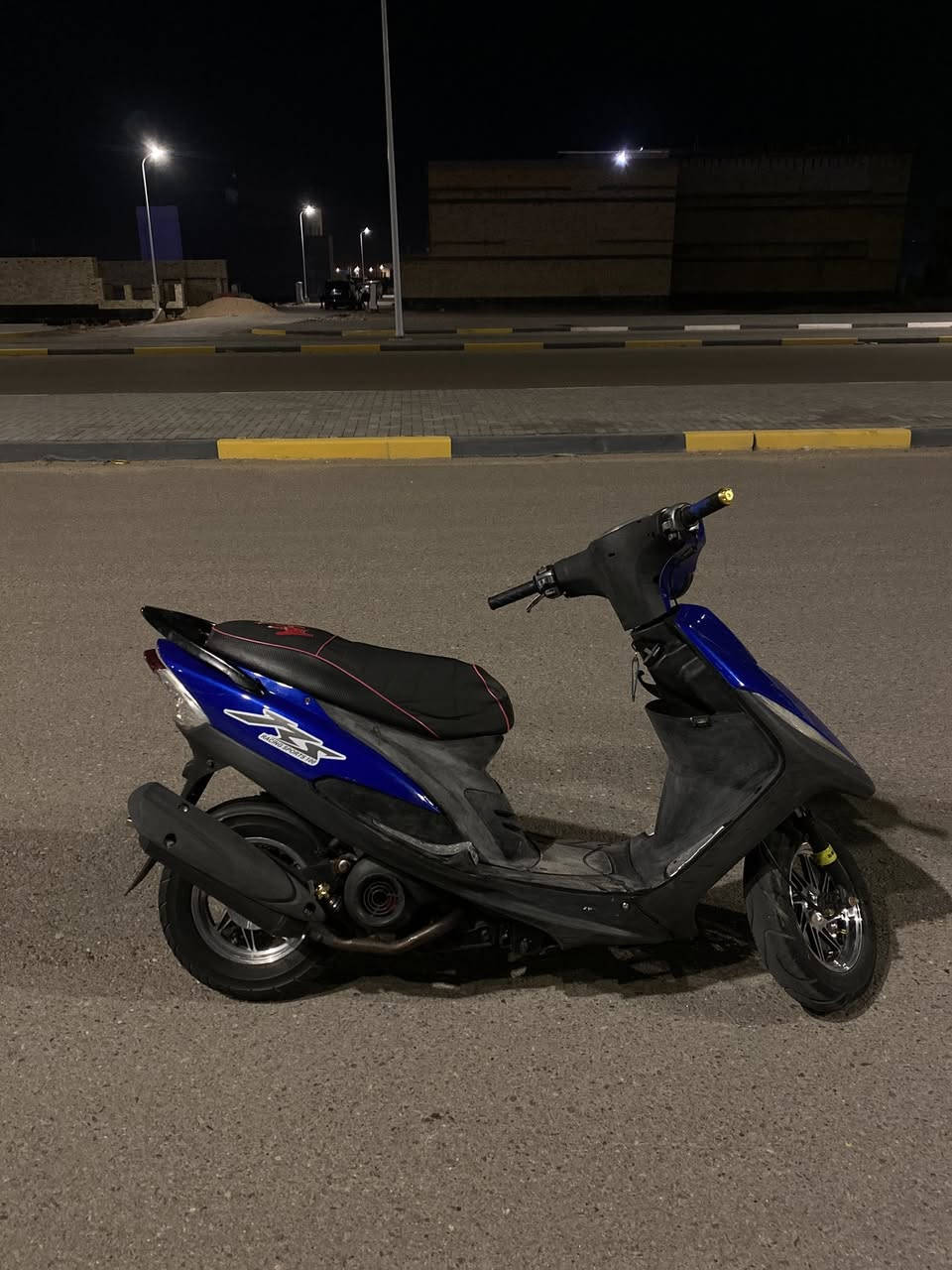 دراجه ماكس عدله للبيع بيها ويل رياضي قطره رياضيه عداد رياضي كزوز رياضي  السعر 700 الف وبيها محال حك جيه دراجه نصيفه مكينه ناعمه تسمع بس صوت الكزوز نقصها فقط سلف اي استفسار عله الرقم ***********
