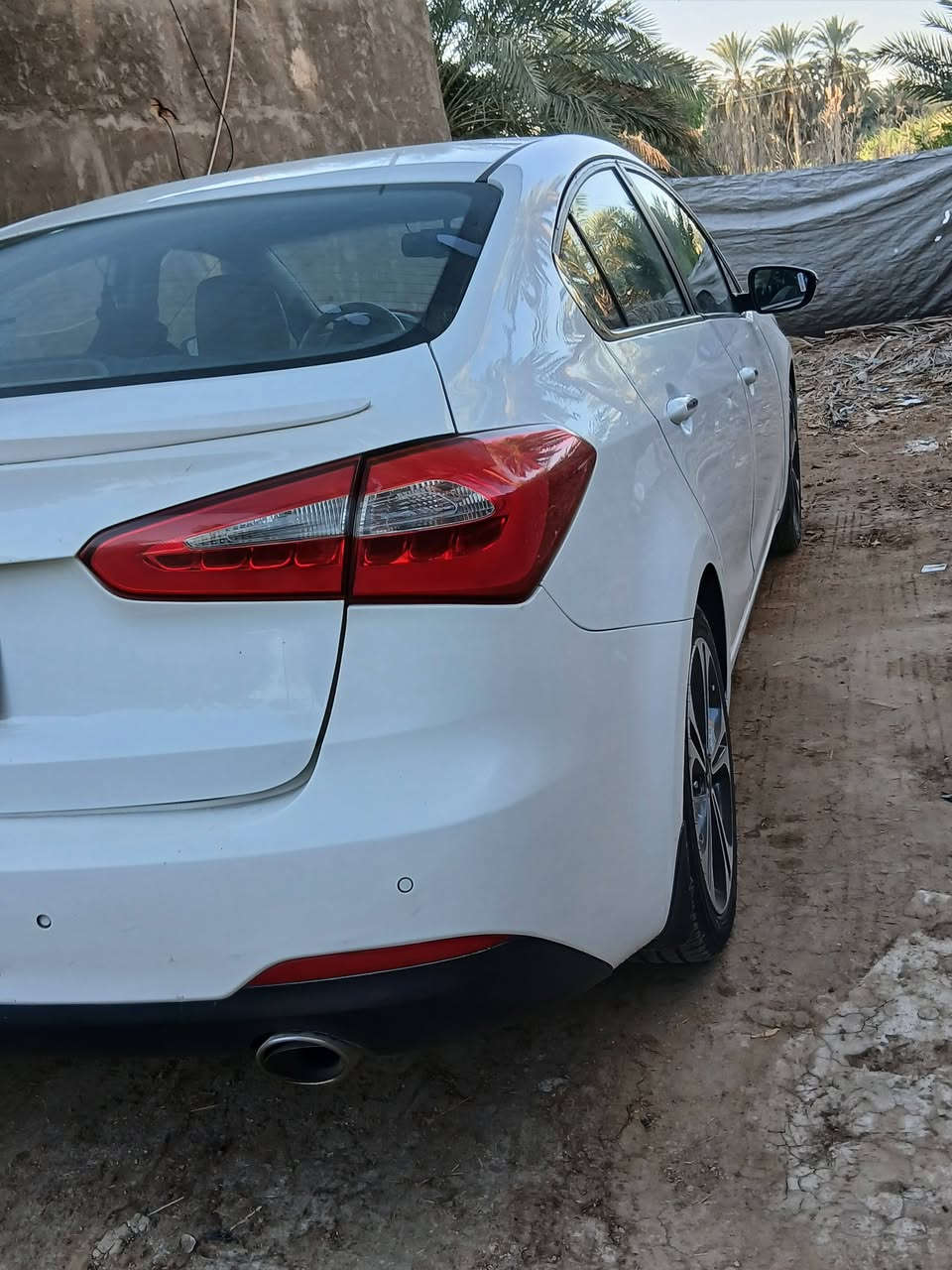 السلام عليكم
كيا سيراتو ،2014
خليجي فول عدا البصمه 
رقم اربيل 
بيها هلال الجاملغ الخلفي جه السايق 
وباب تبديل جه العبري 
السياره معروضه ب 117  وبيها مجال 
***********
