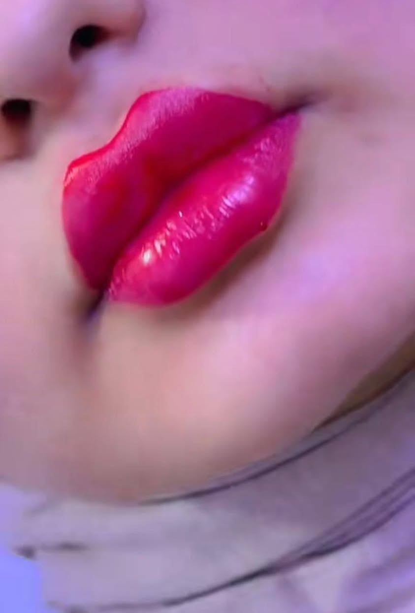 ✨ عروض لفترة محدودة | صالون الروان ✨
​دللي نفسكِ مع خبيرة التجميل الدكتورة انتصار
​نقدم لكِ أرقى الخدمات التجميلية بأحدث التقنيات لضمان إطلالة ساحرة وثقة لا حدود لها. استغلي الفرصة الآن قبل انتهاء مدة العرض!
​💄 أبرز خدمات قسم التجميل (بإشراف د. انتصار):
​علاجات البشرة: تنظيف بشرة عميق، هيدرافيشل، ونضارة فورية.
​الرتوش التجميلية: فيلر، بوتوكس، ورفع الحواجب.
​العناية المتقدمة: جلسات الميزوثيرابي والبلازما للشعر والبشرة.
​اللمسات النهائية: مكياج سينمائي ومكياج عرائس احترافي.
​📅 لماذا تختارين الدكتورة انتصار؟
​"الدقة في التنفيذ واللمسة الفنية التي تبرز جمالكِ الطبيعي هي شعارنا في قسم التجميل." العنوان كربلاء قنطرة السلام
***********
