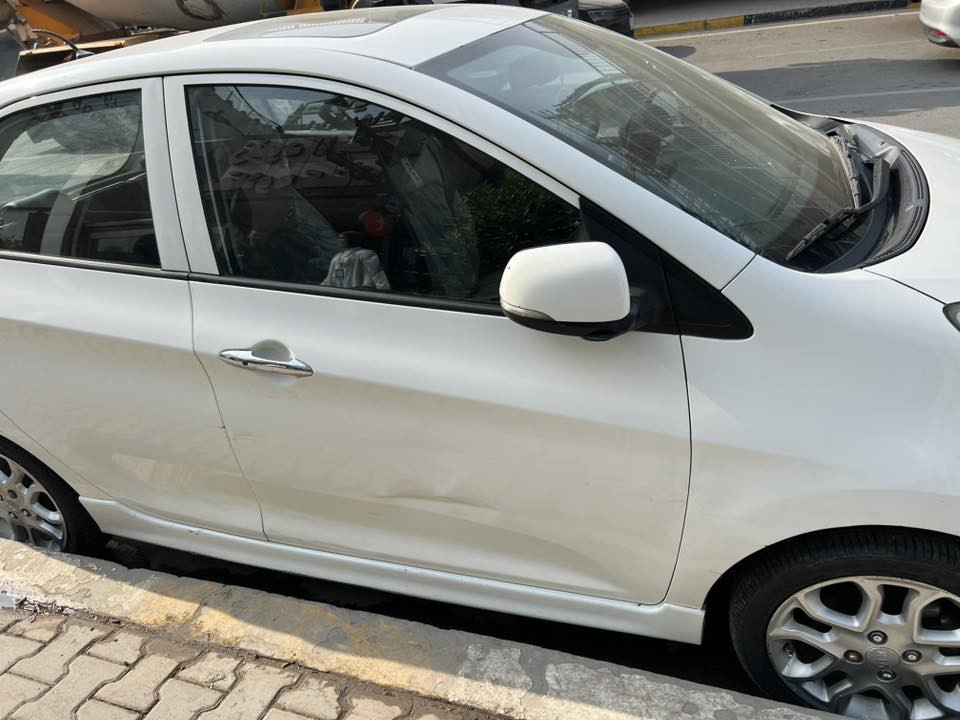 السلام عليكم كيا صول خليجي موديل 2015 فول مواصفات بصمة وفتحة سقف ومقاعد جلد حساس خلفي بيها ملاحظات بسيطة الكير والمحرك على وضع الشركة اي استفسار ***********
