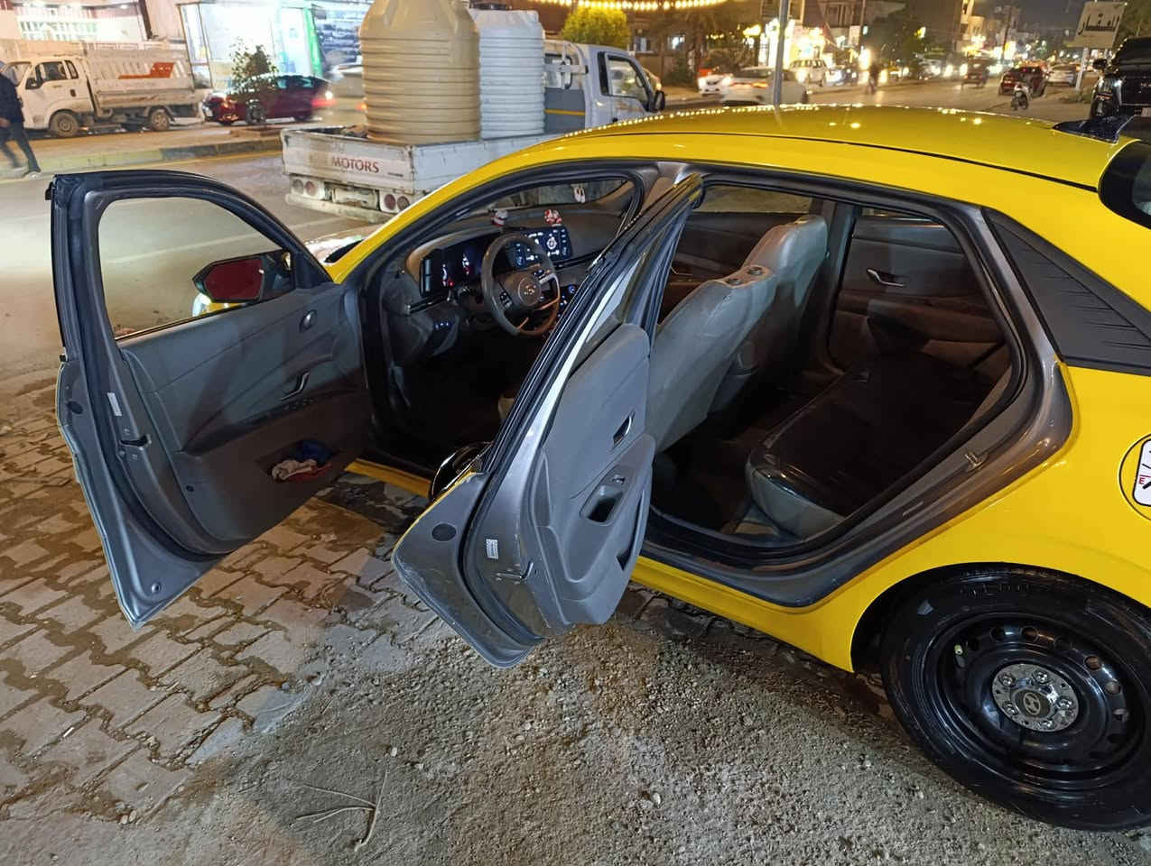 السلام عليكم الانتره موديل 23 ماشية 67 هذا حادثها بالصور سيارة جديدة سعر 130 وبيها مجال قليل الرقم ‏‪***********‬‏
