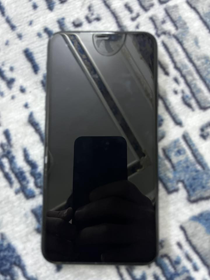 أيفون 11
Pro max 
ذكر 64شرط مامفتوح
مع كرتونه
السعر 300. ألف 
*********** 
بطارية 75
