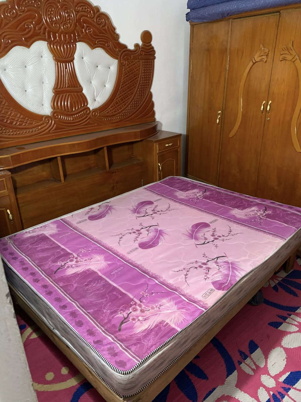 السلام عليكم غرفه لبيع سعر ٣٥٠ بغداد حي اور  *********** وتساب
