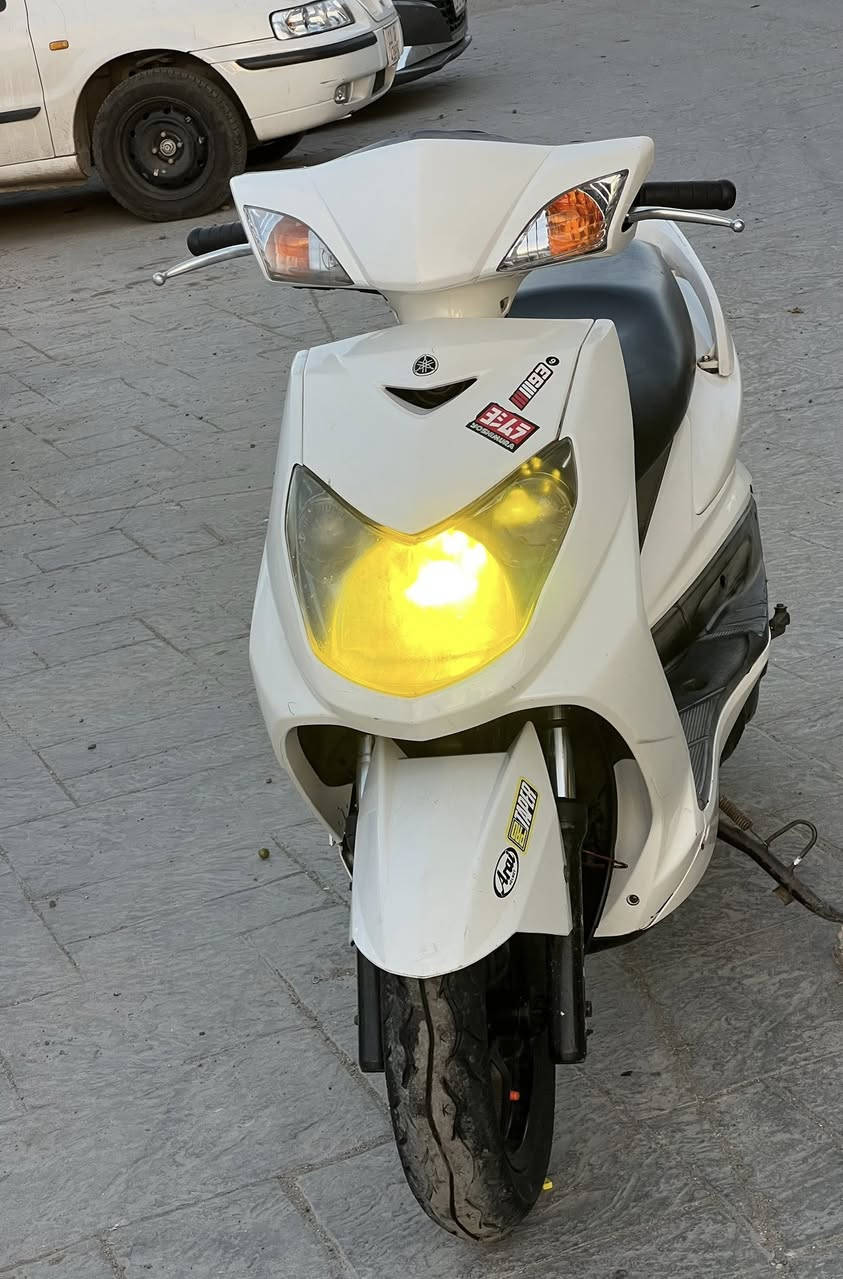 سكنس فحل حديثه رمبه (مكفوله كفاله عامه) صالها ٢٧ يوم من نازله من رمبه وكلها بلادي من تاير للتاير برغي واحد ممفتوح بيها مكينه تتعب شرط رمبه مابيها مثل هاي نضافه كفرات بلادي وكلشي شغال كهربيات قفل جنطه قفل ستيرن دشبول كيلو متر بانزين قبق بانزين والمكينه شرط اذا مفتوح برغي واحد انطيها بلاش براغي مال كفر ما مفتوحه والمكينه لتسوالف تتعب من ورى مكينه شكد ما نضيفه  ايي نقص ما بيها وشرط احلى من صور بهواي تجي اذا مو نفس هاذ كلام تاخذها بلاش وكروتك عليه السعر ٧٥٠ وبيها مجال بسيط العنوان بغداد الاعطيفيه قرب مقهى البيروتي الاتصال على هاذ رقم ***********
