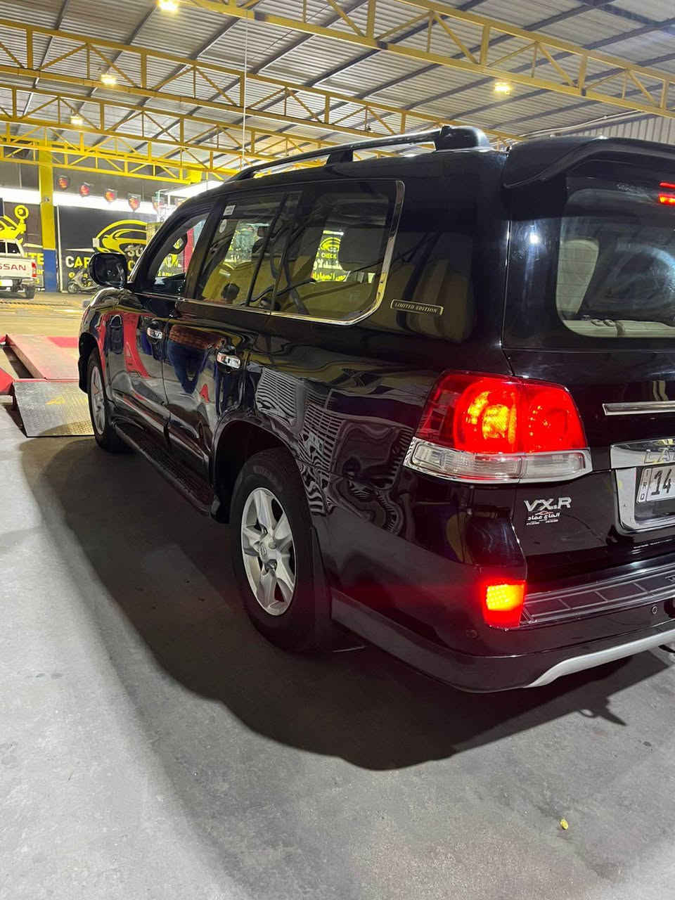 لاندگروز فكساره ستينيا 
موديل 2011  
السياره فول مواصفات
قطعتين صبغ فقط 
محرك سته سلندر
للاستفسار 
***********
مكانها البصره 
رقم بصره (مميز) حره و صاعده هزه 
تحويل مباشر البصرة, العراق
