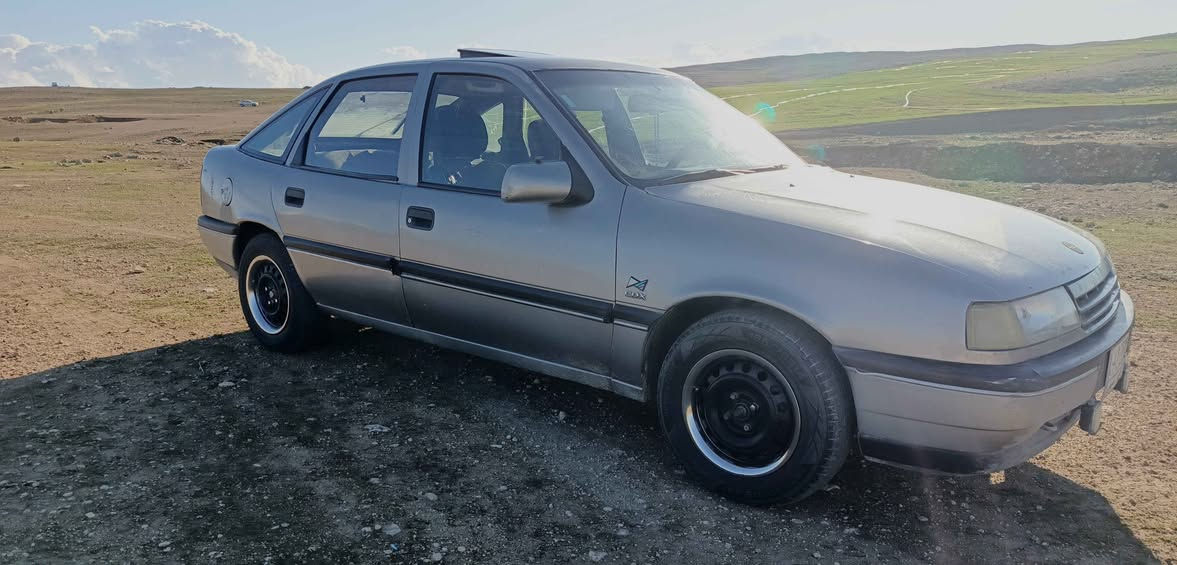 للبيع فقط — الرجاء عدم مراوسة أو طلب التقسيط 🚗
‏🔹 أوبل فكترا موديل 1993 ✅ كير عادي ✅ محرك 2.0 ✅ السيارة نظيفة ✅ بسمي (سنوية) ✅ كوبون البنزين ساري لغاية 2028 ✅ المحرك والگير بحالة ممتازة، والفحص (التراي) بأي مكان يعجبك.
‏💰 السعر: 35 ورقة ويوجد مجال بسيط للمشتري الجاد.
‏📞 للاستفسار: *********** سنجار, نينوى
