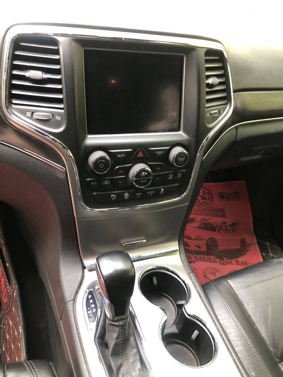 جيب شيروكي لمتد 18 ابيض السعر 215 وبي مجال بغداد وارد امريكي 3 قطه صبغ نظيفه
