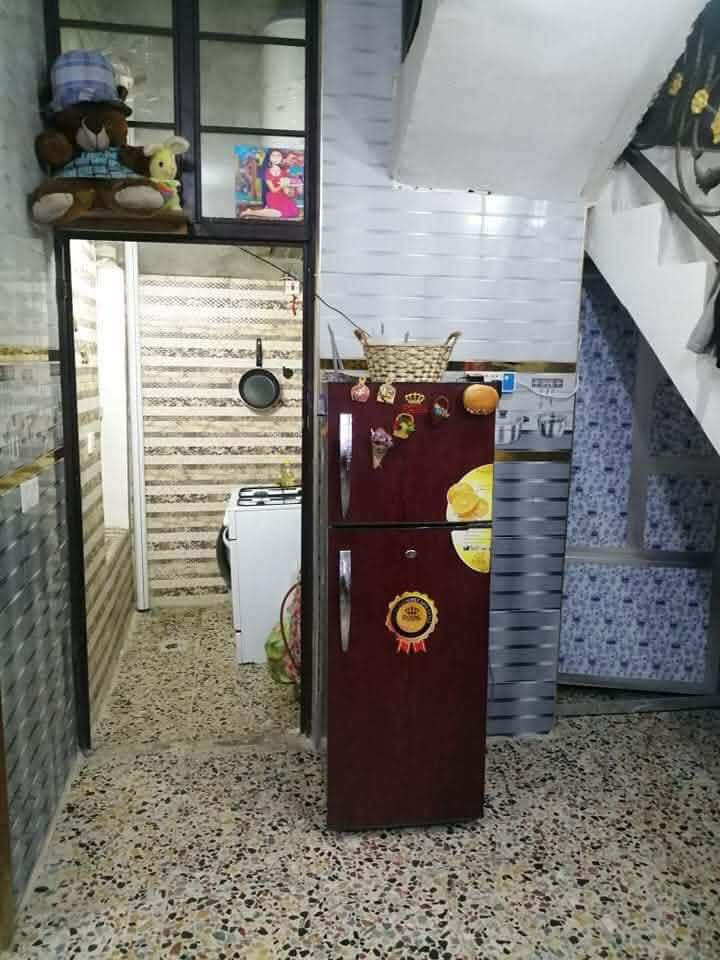 السلام عليكم
بيت 70 متر واجهة 7 نزال 10

زراعي بالديوان قريب الشارع الي يربط بالمطار

يحتوي على صالة وغرفة نوم ومطبخ وفوك بيتونة فقط

للتواصل ***********
