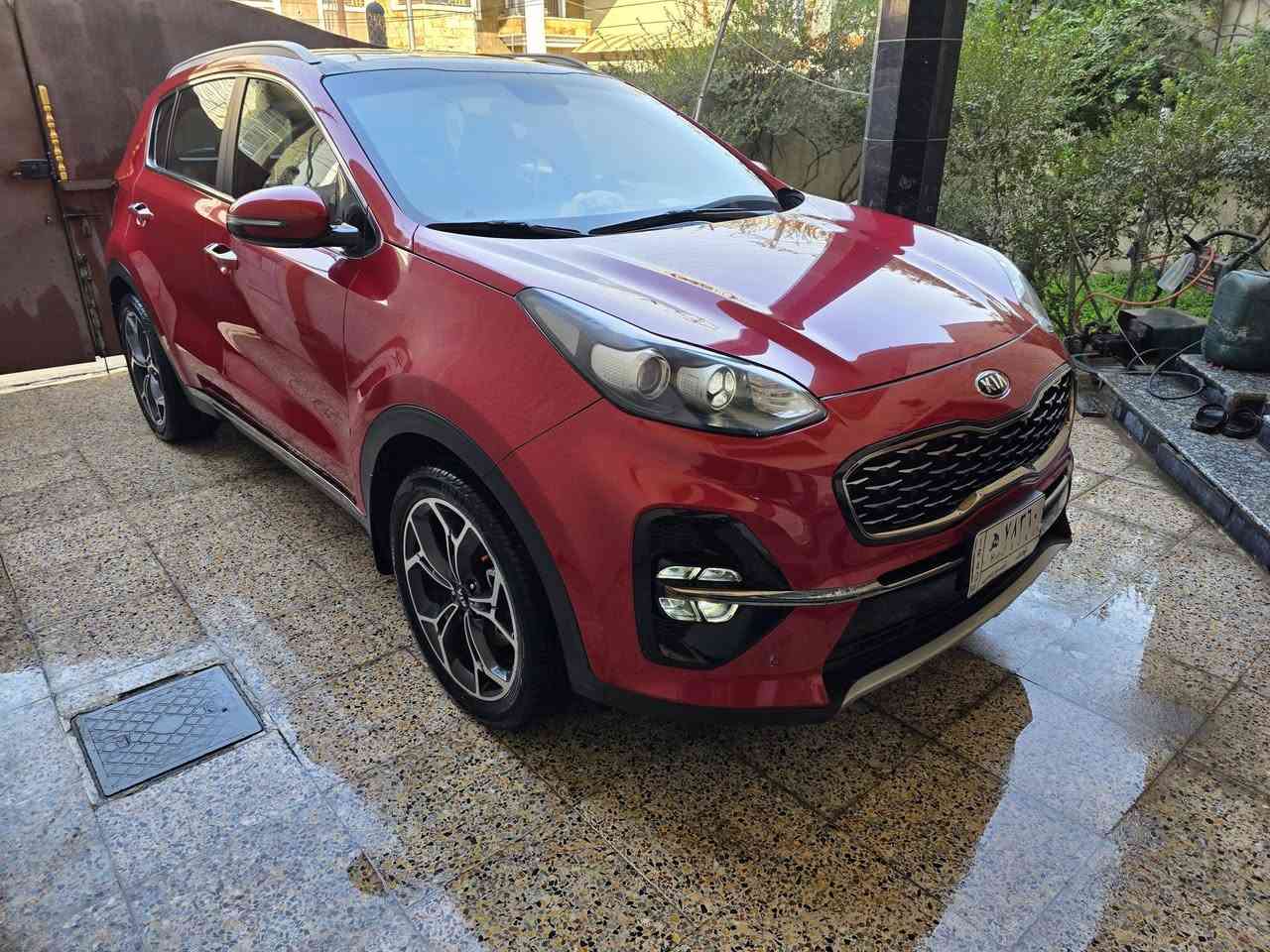 السلام عليكم
للبيع او مرواس 
كيا سبورتج خليجي ضمان وكالة الدولية 
موديل 2021 
فول مواصفات اعلى فئة جيتي لاين ومعروفة مواصفات الجيتي 
السيارة ماشية 33 الف كيلو حقيقي  ومن الزيرو لليوم 
السيارة جديدة جدا بحالة الزيرو 
بيهة مكانين بارد جدا بسيطات والباقي مكفولة وجديدة 
رقم بغداد بأسمي تحويل مباشر 
مكان السيارة بغداد 
السعر 220 وبيهة مجال بسيط 
للاستفسار 
***********
***********
