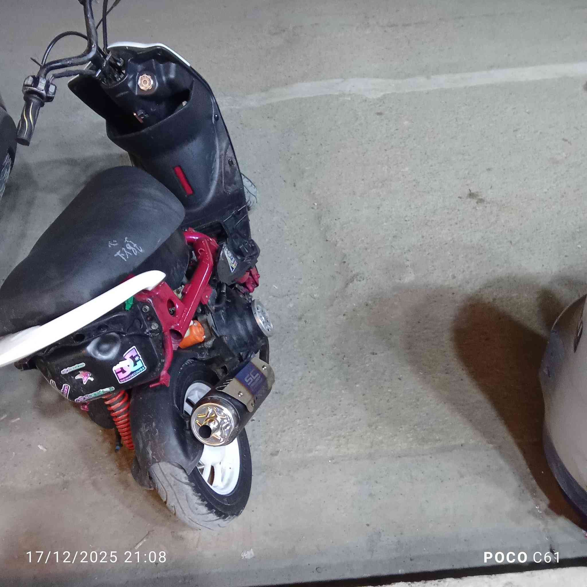 السلام عليكم دراجه للبيع ماكس عدله دراجه بوشه 49 العنوان بغداد العبيدي الرئاسه شارع
حي الرئاسه شارع 20 سعر 350 
رقم الهاتف ***********
