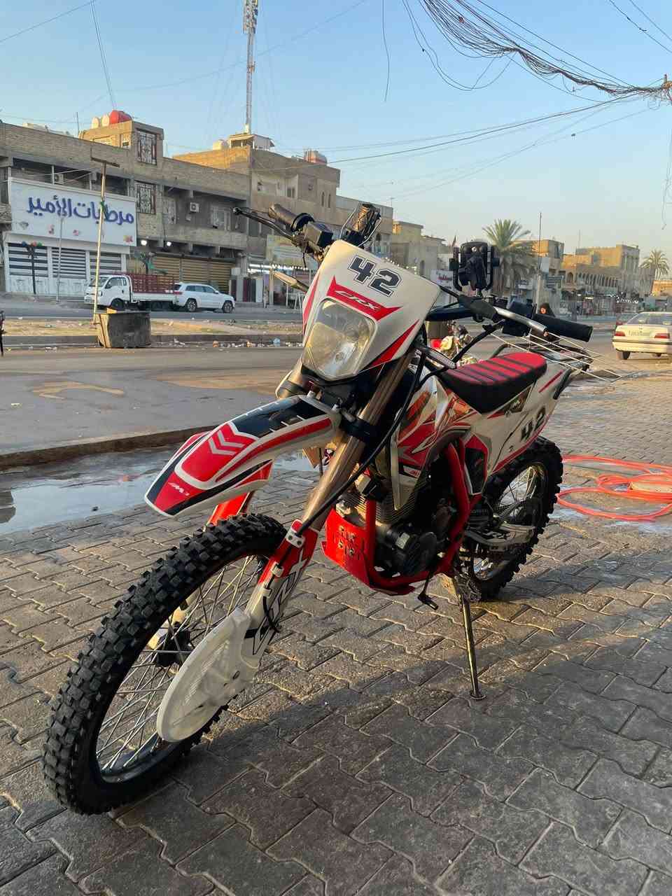 السلام عليكم دراجه قفاز CR-X موديل2025 للبيع دراجه محرك 300cc دراجه خير من الله مابيه كلشي استخدام شخصي مكاني بغدادرصافه الدراجه صالنصه  بلادي رياضي دراجه كلش نضيفه سعره مليون و٦٠٠وبيه مجال ***********
