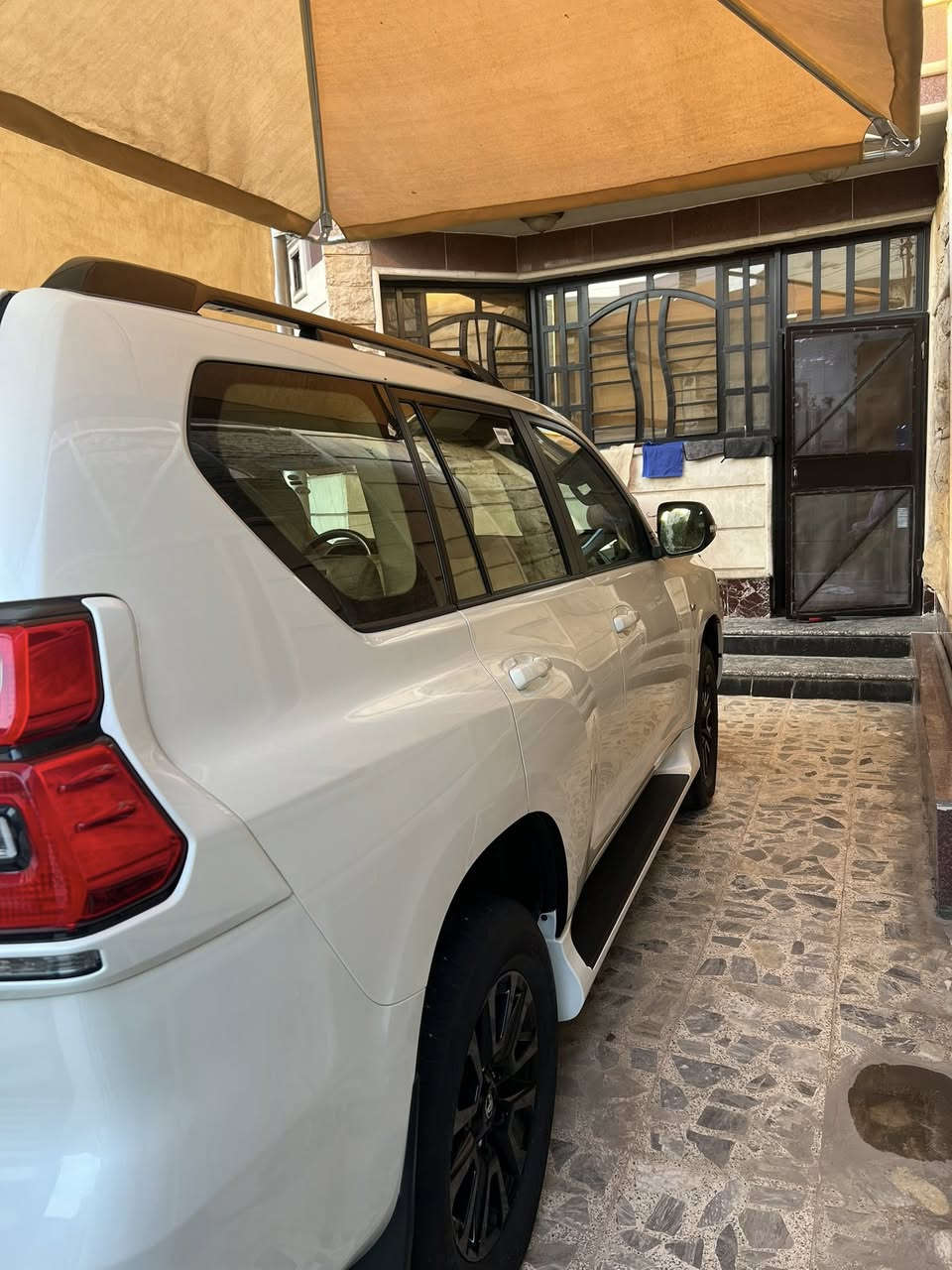 السلام عليكم برادو موديل ٢٠٢٣ مواصفات txs 

رجاءا بيع فقط 

ماشية ٣٠ الف مكفولة من الحادث والصبغ
باسمي تحويل 
السعر ٤٨٥ ورقة بغداد الجديدة 
***********
