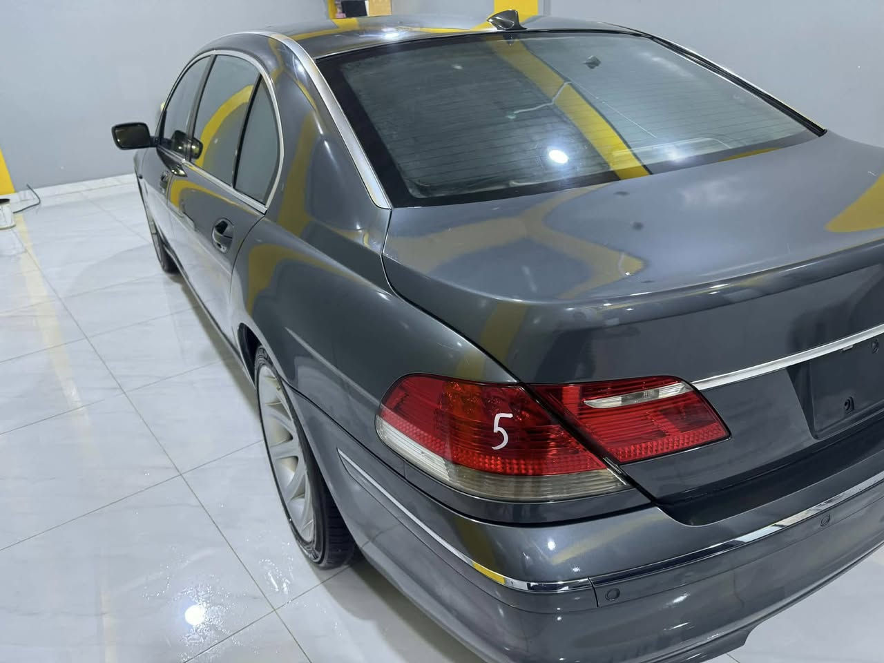 السلام عليكم
للبيع بي ام باخرة 745Li 
موديل 2002 اصل محدثه 2008 عليها صاروخ كامل 40
بأسمي وتحويل مباشر رقم بغداد 

بصمة 
سلايت روف 
محرك V8 سلندر
سايد بريك بصمة
حساس امامي 
حساس خلفي 
باب شفط كهرباء
جنطة شفط كهرباء
 10 ايرباك
كشنات الامامي كهرباء وخزن هيتر تبريد تدفئه 
 و تجوات الامامية كهرباء
 بردات كهرباء عدد 5
تليفون  
ثلاجة امامية 
تحكم ستيرن صفحتين
تبريد قطعتين خلفي وامامي 
منظومة زنون ناصي 
كير اوتماتيك + عادي + sport
ويل حجم 19تخم تاير قبل اسبوع شديته 
داخل السيارة جلد اسود

السعر : 125


**إذا كنت صاحب هذا الإعلان وتريد حذفه لأي سبب، رجاءا أرسل رسالة إلى الدعم الفني**