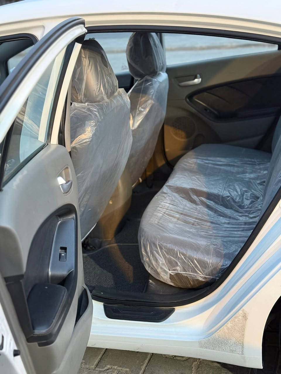 السلام عليكم اخوان
سيراتو 

2013

نص فول 

اربعه دسك 

تحكم ستيرن 

لد بلايت 

كير مكينه حداديه تبريد كله مشروط 

دوشمه عام رقم انكليزي اربيل

ستوه داخله هزه السياره 

تريد وكاله. تريد تحويل موجود

السياره بيه الباب الخلفي صوب العبري فقط ولباقي كله كفاله 

***********
