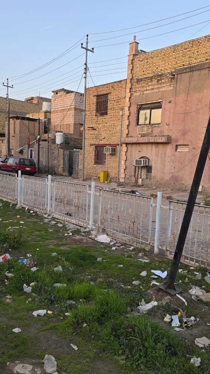 الدار للبيع المساحه ١٥٠متر طابو 
العنوان المنصوريه خلف جامع الشيخ عبد الزهره شارع سايدين تبليط وحديقه جميع الخدمات متوفره السعر ١٦٠ مليون وقابل للتفاوض 
(***********) مكلف بالنشر
