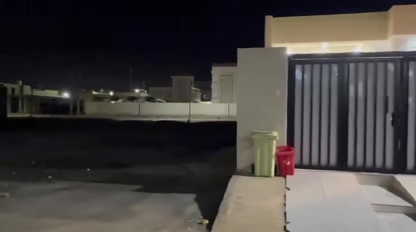 السلام عليكم منزل في منطقة حي القصور على طريق بغداد في العماره قرب مدرسه ابتدائيه المساحه 275m السعر والاستفسار على هذا الرقم ***********
