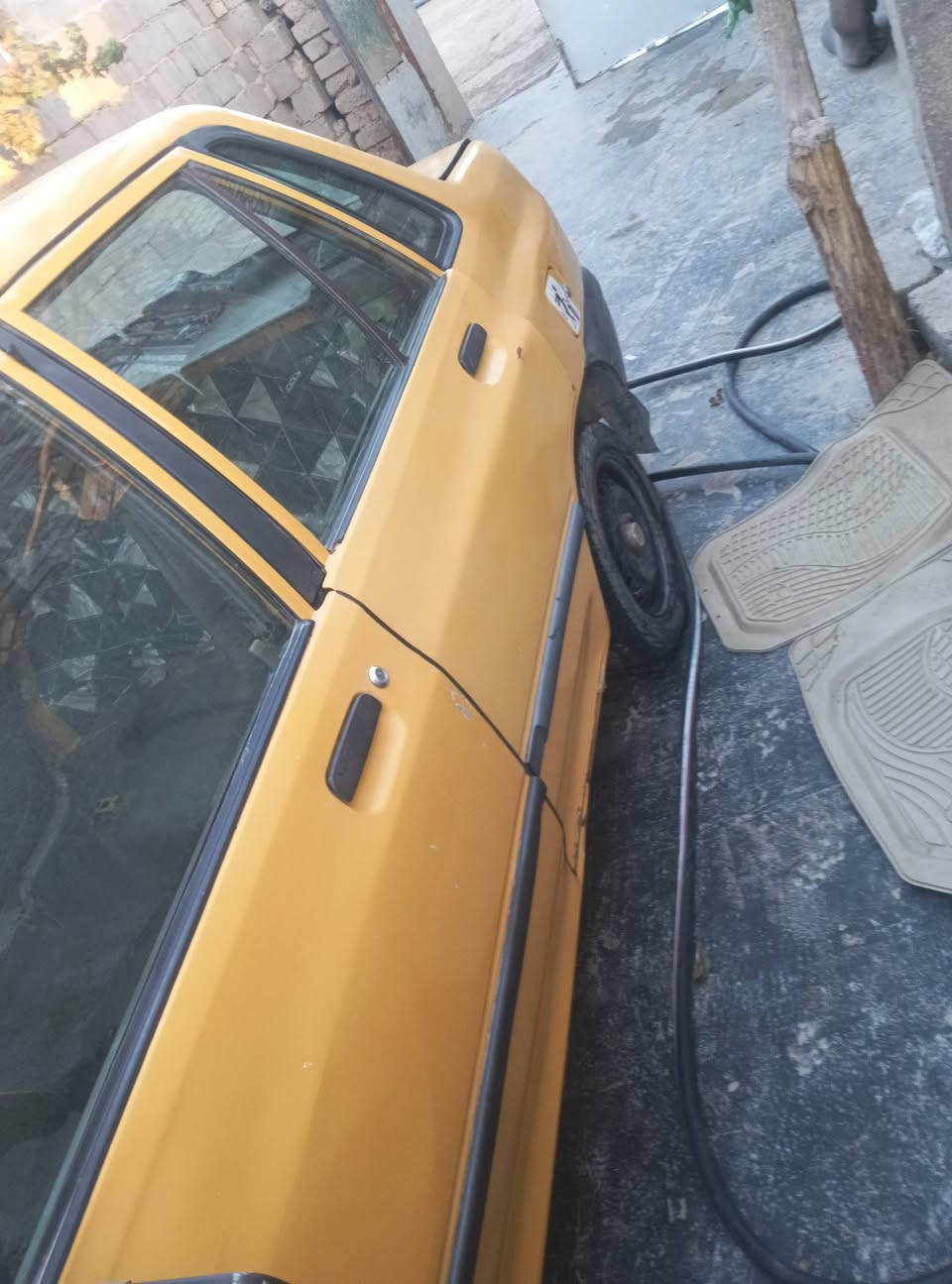 للبيع موديل 12رقم انكليزي سنويه 28مكينه او كير حداديه كلهن بلجيس باتري جديد مكان السياره حله شارع 100السعر 22او بيها مجال ***********
