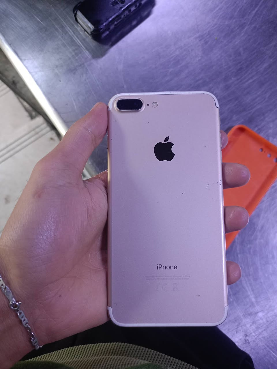 ايفون سفن بلاص للبيع
مبدل بس بطاريه اصليه وتقره 100 
عطله بس دكمة التنصي والباقي مكفول


**إذا كنت صاحب هذا الإعلان وتريد حذفه لأي سبب، رجاءا أرسل رسالة إلى الدعم الفني**