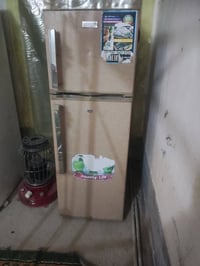 ثلاجه بيه عطل ما عرف عطله بسبب لكهربا للبيع لسعر 25 بلاش نضيفه 0775604...