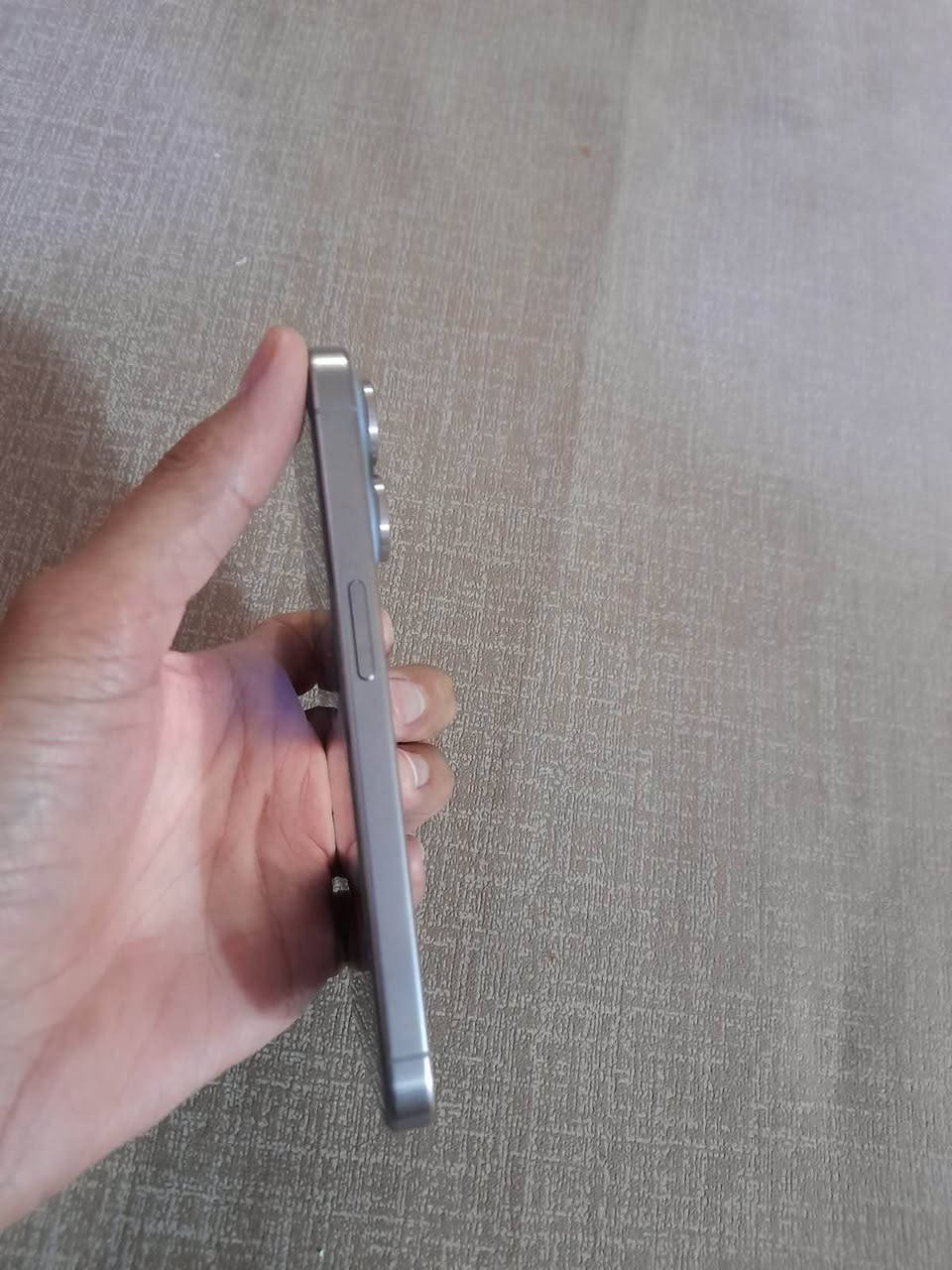 سلام عليكم ايفون ١٥ برو فقط لون تيتانيوم ذاكره ١٢٨ بطاريه ٩١ موضح بلصور جهاز وتر بلادي كلشي ممبدل بي شخط مابي وين متريد افحص كارتونته اوكيبل الاصلي موجود الجهاز (خطين) مو خط واحد سعره ٨٣٠ مجاله كلش قليل مكاني بغداد الحريه *********** بغداد, العراق
