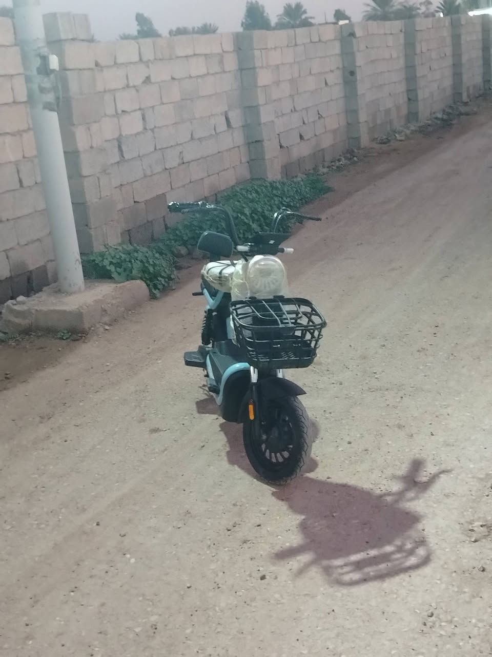 سلام عليكم
للبيع دراجة شحن حجم 14 3گير وسرعة 40 مستخدمة 4 أشهر نضيفة تايرات جدد صارلهم اسبوع من شادهن
السعر (330 الف)
مكاني بغداد تقاطع النهروان
*********** واتس اب
*********** اتصل
