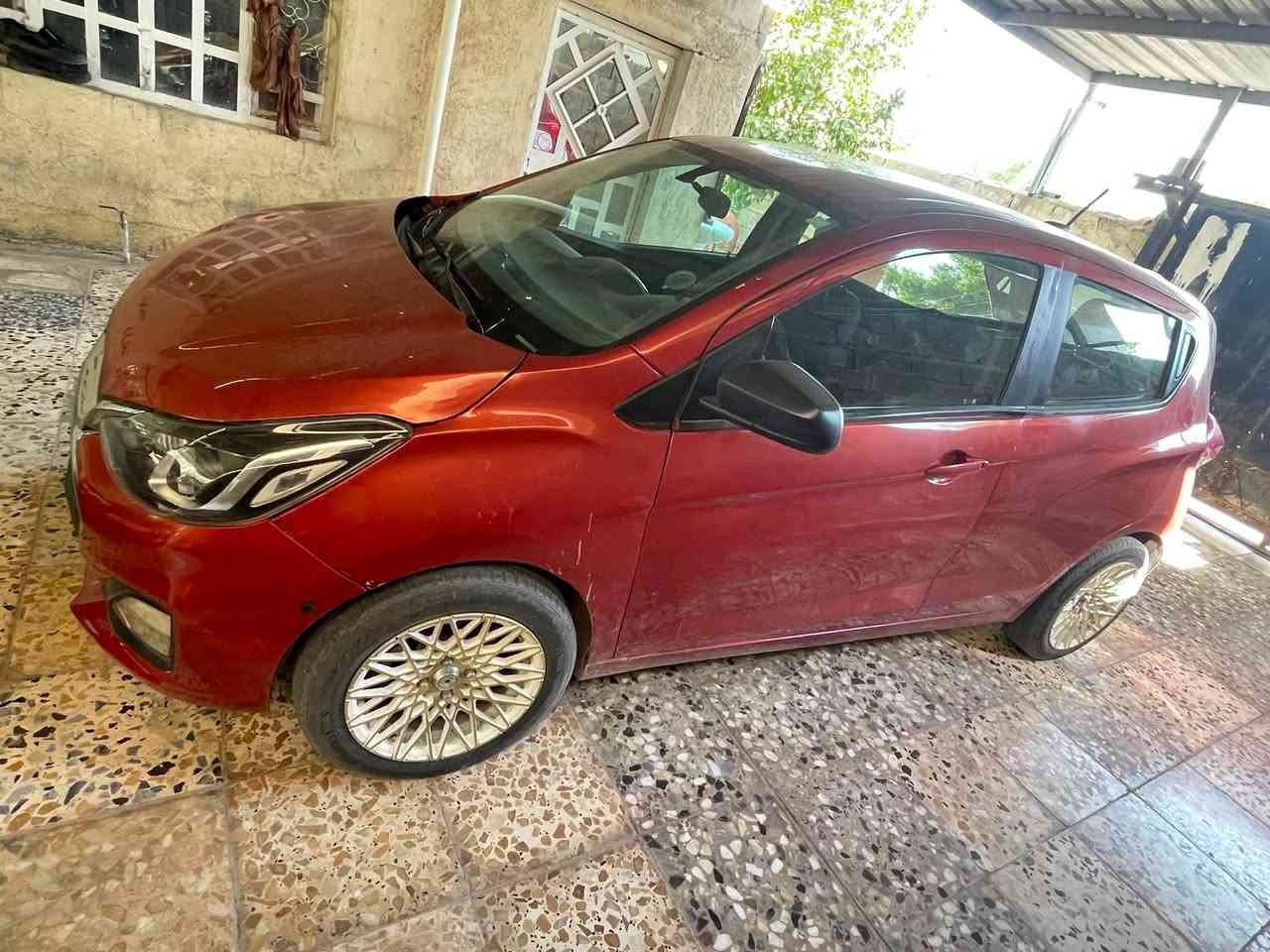للبيع | Chevrolet Spark 2021 | وارد أمريكي 🇺🇸
تم تخفيض السعر لغرض البيع السريع

 السعر:80 ورقة (قابل للتفاوض بالمعقول بعد المعاينة)

📍 الموقع: بغداد – قرب مرور التاجيات 

سيارة نظيفة جدًا، اقتصادية بالوقود، مناسبة للاستخدام اليومي داخل المدينة، ومحركها و كير بحالة ممتازة.

المواصفات:

موديل 2021

وارد أمريكي

محرك اقتصادي 1.4L اقتصادي و قوي 

كير أوتوماتيك

ممشى 86  

اللون احمر مشمشي

شاشة تدعم Apple CarPlay و Android Auto 

كاميرا خلفية

بلوتوث + USB + AUX 

تكييف ممتاز

نظام ABS مانع انغلاق الفرامل

وسائد هوائية 

نظام الثبات الإلكتروني

حادث السيارة جاملغ ونص باب السائق وهنا بلعراق صار بيها جاملغ هم امامي ونص البنيد صبغ  

📞 للتواصل: ***********
