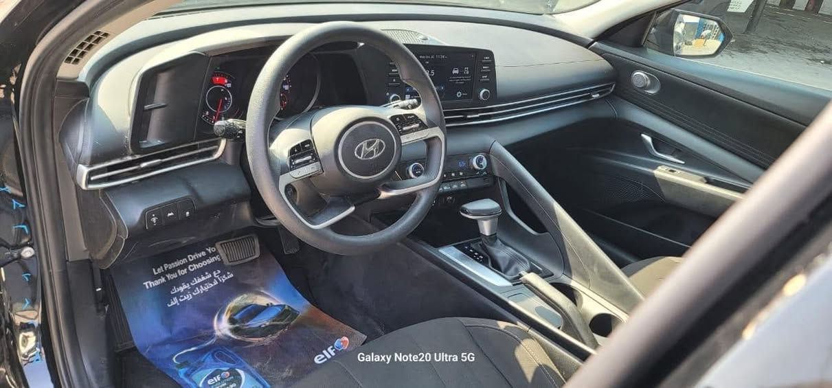 للبيع إلنترا **موديل- 2023**
📌 رقم بغداد **حرّة وبإسمي** تحويل مباشر

🔧 **مواصفات:**
* مكينة **2000 بنزين DOHC**
* اقتصادية
* العداد **20 ألف فقط** 

🛠 **الحالة :**
* حادث خلفي **بسيط **
* متصلّح **سحب ع البارد**
* البدي **أصلي بالكامل**
* ماكو صبغ بالبدي الخارجي، بس تكحيل خفيف
* السيارة **نظيفة وجاهزة للفحص**

📍 **المكان:** بغداد

💰 **السعر مناسب **
📞 للاتصال : -
***************
