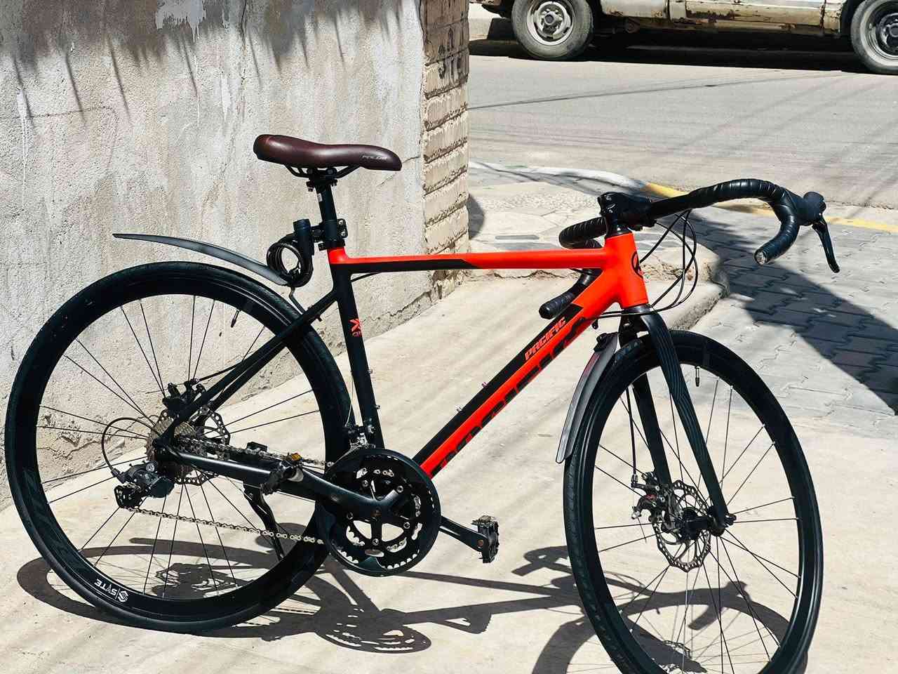 السلام عليكم
Road bike للبيع
دراجه مصنوع من الألومنيوم (Alloy) خفيف الوزن 
قياس 28 (c700)
نضام 9×2
دسك بريك


**إذا كنت صاحب هذا الإعلان وتريد حذفه لأي سبب، رجاءا أرسل رسالة إلى الدعم الفني**