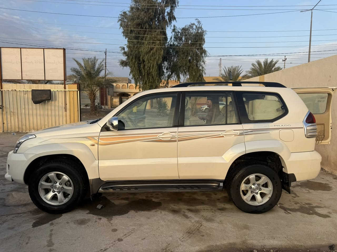 لاند كروز برادو 2009
▪️ 6 سلندر
▪️ رقم بغداد دولي
▪️ فول مواصفات
▪️ تخم  تايرات جديدة
▪️ مكفولة كفالة عامة
▪️ الملاحظة الوحيدة: نص باب السايق بيه صبغ فقط
▪️ السعر: 205 وبيها مجال
📞 رقم الاتصال:***********
