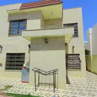 مجمع القرية الذهبية • ٢٠٠م • ٣ غرف نوم