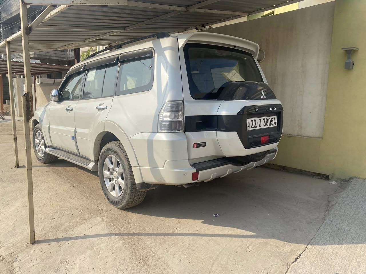 السلام عليكم باجيرو 2015 للبيع لون ابيضّ حبتور فول مواصفات رقم أربيل السياره كلين بيه فقط بارد اقل الشبر يم قبق البانزين ووضعه بالباب الخلفيه الوره السايق عل كد إصبع هم بارد السياره جديده فول مواصفات ام الدمام كشنات جلد الكشنات الاماميه كهرباء شاشه كاميره خلفيه حساس خلفي وحساس امامي السياره كفاله عامه من كشر ومكينه وكير وحدادين وصدر ماشيه 159 الف كيلو قابل للزياده السياره مكانه ديالى الخالص سعره 188 ورقه وبيه مجال للاستفسار ***********
*********** 
موجود واتساب او ماسنجر او اتصال
