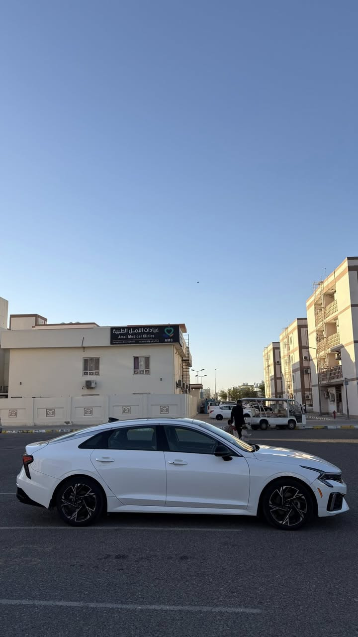 K5 2025 جيتي لاين وارد امريكي
فول مواصفات فتحة بانوراما وتشغيل عن بعد 

مكينة 2500 

4 سلندر 

رادار امامي و رادار خلفي

الحادث مالها بچم قطعتين بنيد وجاملغ  مبدلات ومصبوغات بلون السيارة وبيها تكحيل خفيف بالتكمة اليمين واليسار وصبع من الباب الايمن بارد وتكحيل نتيجة الحادث  والدعامية مالتها الاصلية مفتوحة ومصبوغة بس

ضربتها سطحية لا متأثر لا شاصي ولا مكينة
 
ايرباك سليم ما طاك
 
ماشية 25 الف كيلو
رقمها سليمانية الراعي موجود تسوي بيها وكالة
 او تحويل باسمك

سعرها 212 ورقة وبيها مجال بسيط

رقمي ***********
